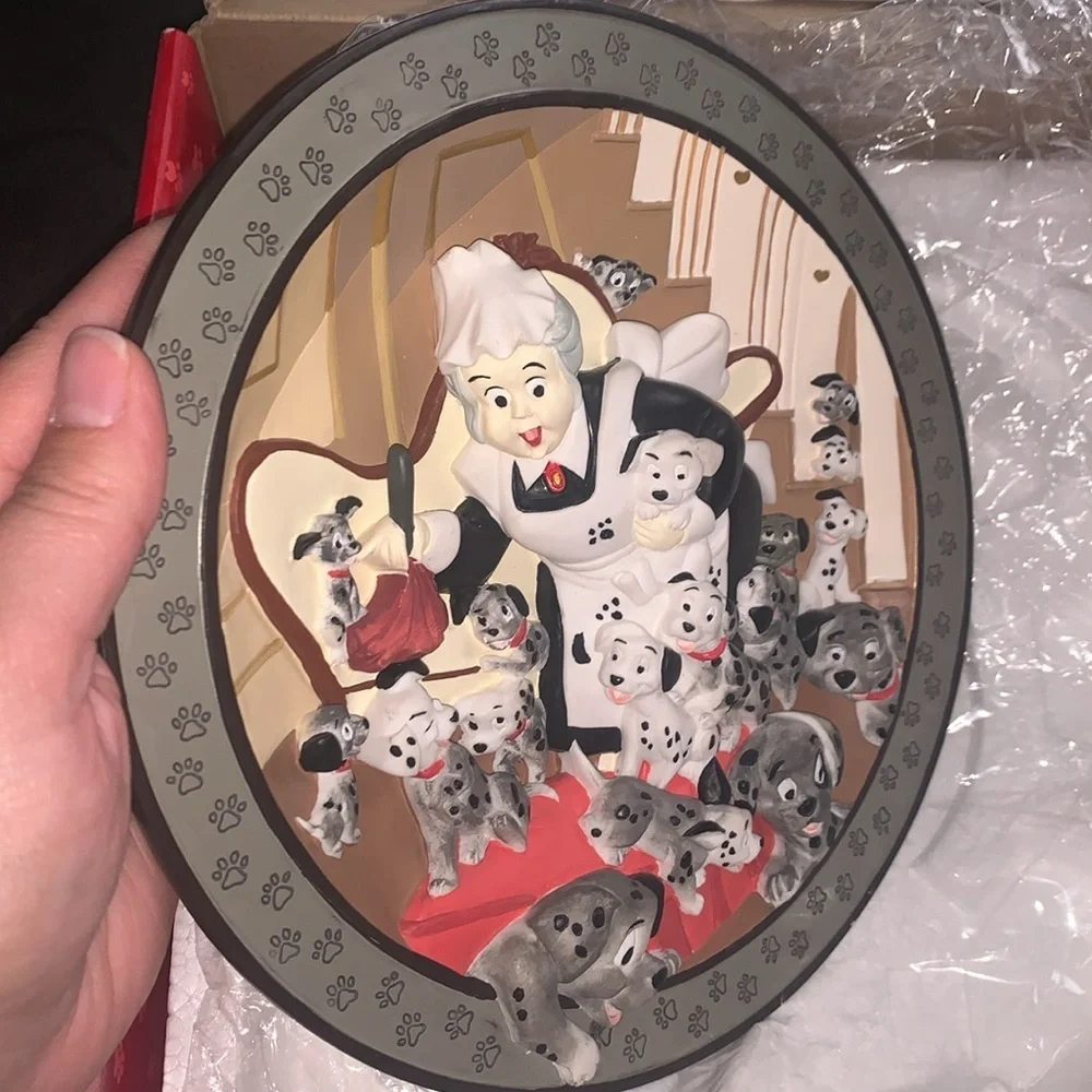 Disney 101 Dalmatians Look, Puppies Everywhere! Limited Edition Relief Plate